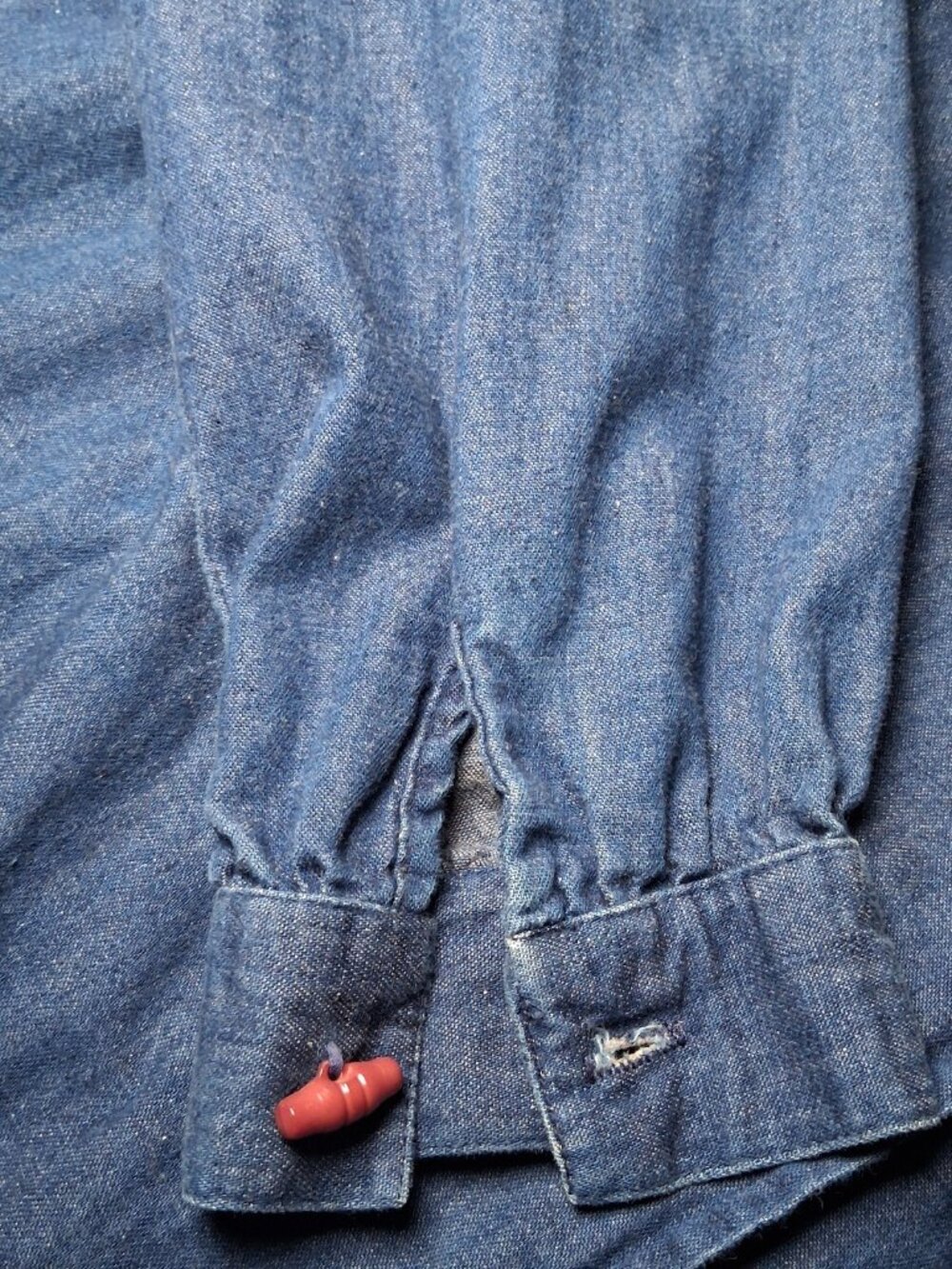 Hot Air Balloon Over Village Cross Stitch Chambray Shirt Large Blue Open Front - Picture 14 of 16